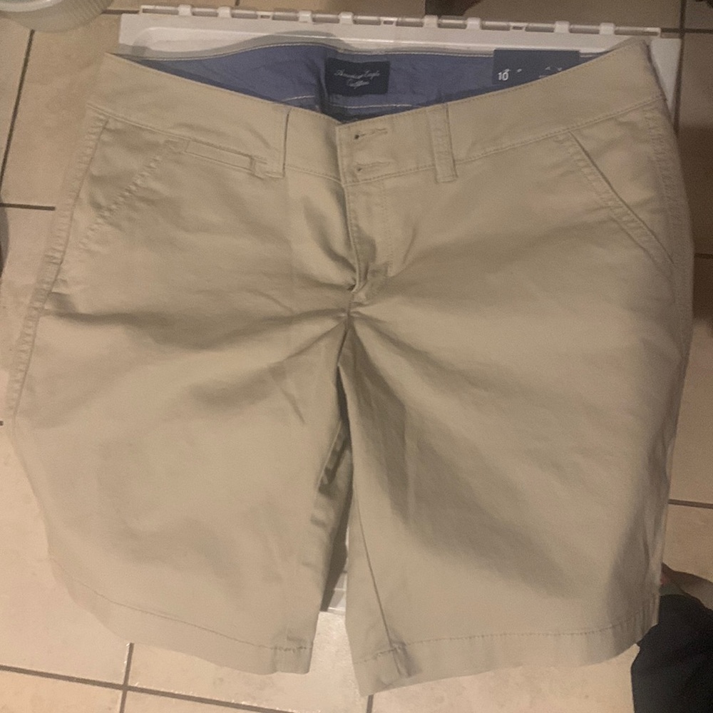 NWT American eagle size 10 Bermuda shorts stretch khaki